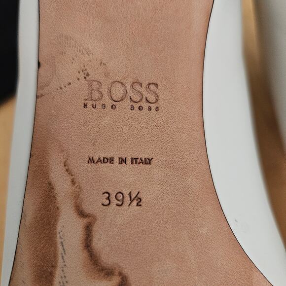 Hugo Boss White Leather Ankle Boots Pull-on Kitten Heel sz 39.5 FLAW - Picture 10 of 11